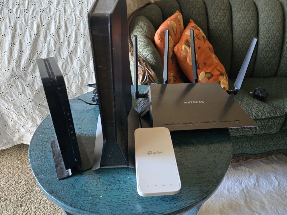 Internet Cable Modem, Wifi Router & Wifi Extenders