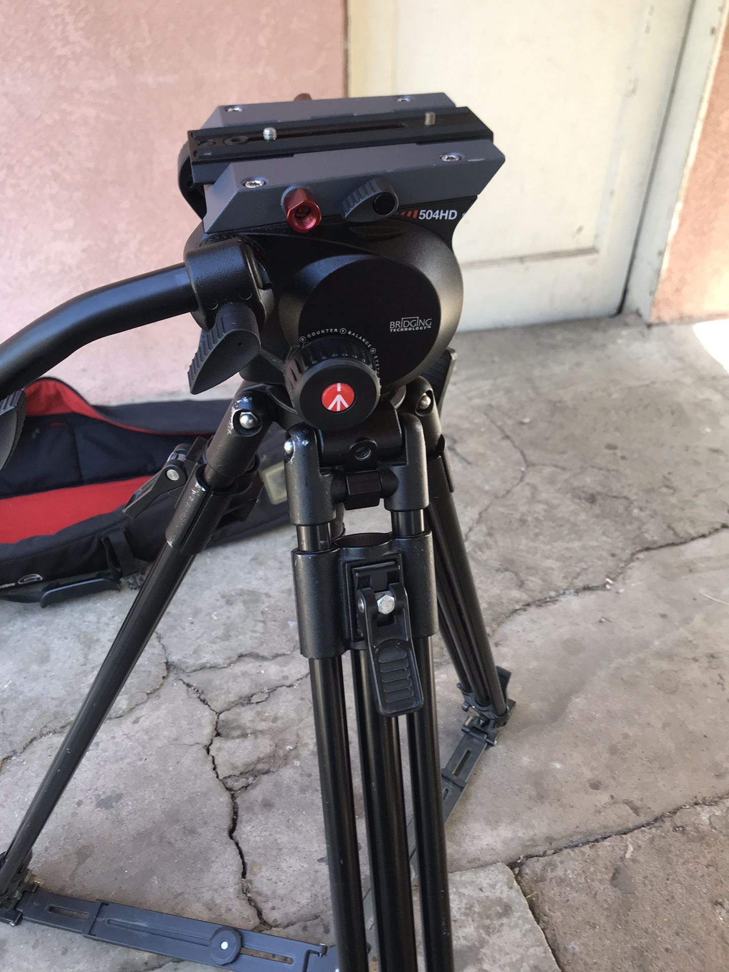 manfrotto 504hd tripod like new , quick release plate and carrying bag