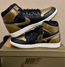 Jordan 1 Retro (Size 9.5M)