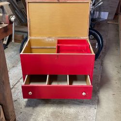 Rolling storage box