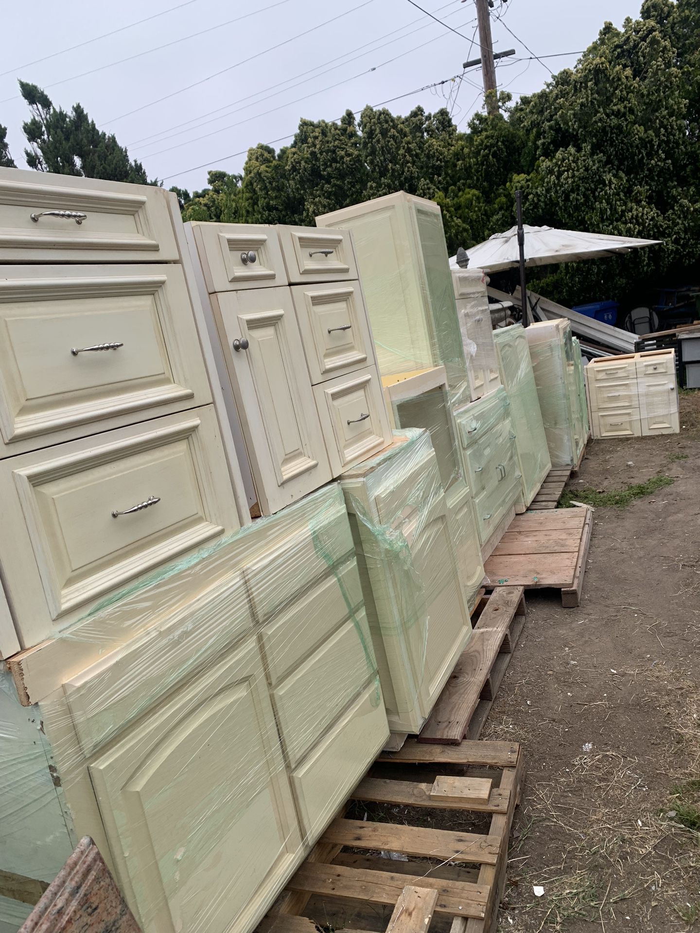 Kitchen Cabinets All For $650