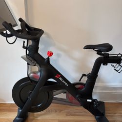 Peloton - Like new! 