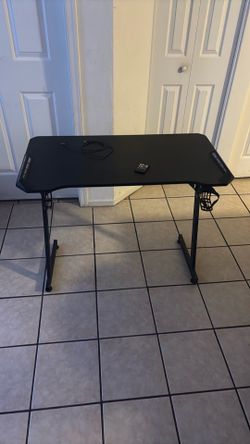 Gaming/computer desk