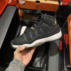 Jordan Heiress Black Stingray 11s size 10.5 USED But Clean