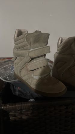 Shoes size 8