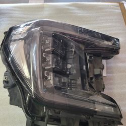 2021 - 24 - GMC YUKON- RIGHT- HEADLIGHT 