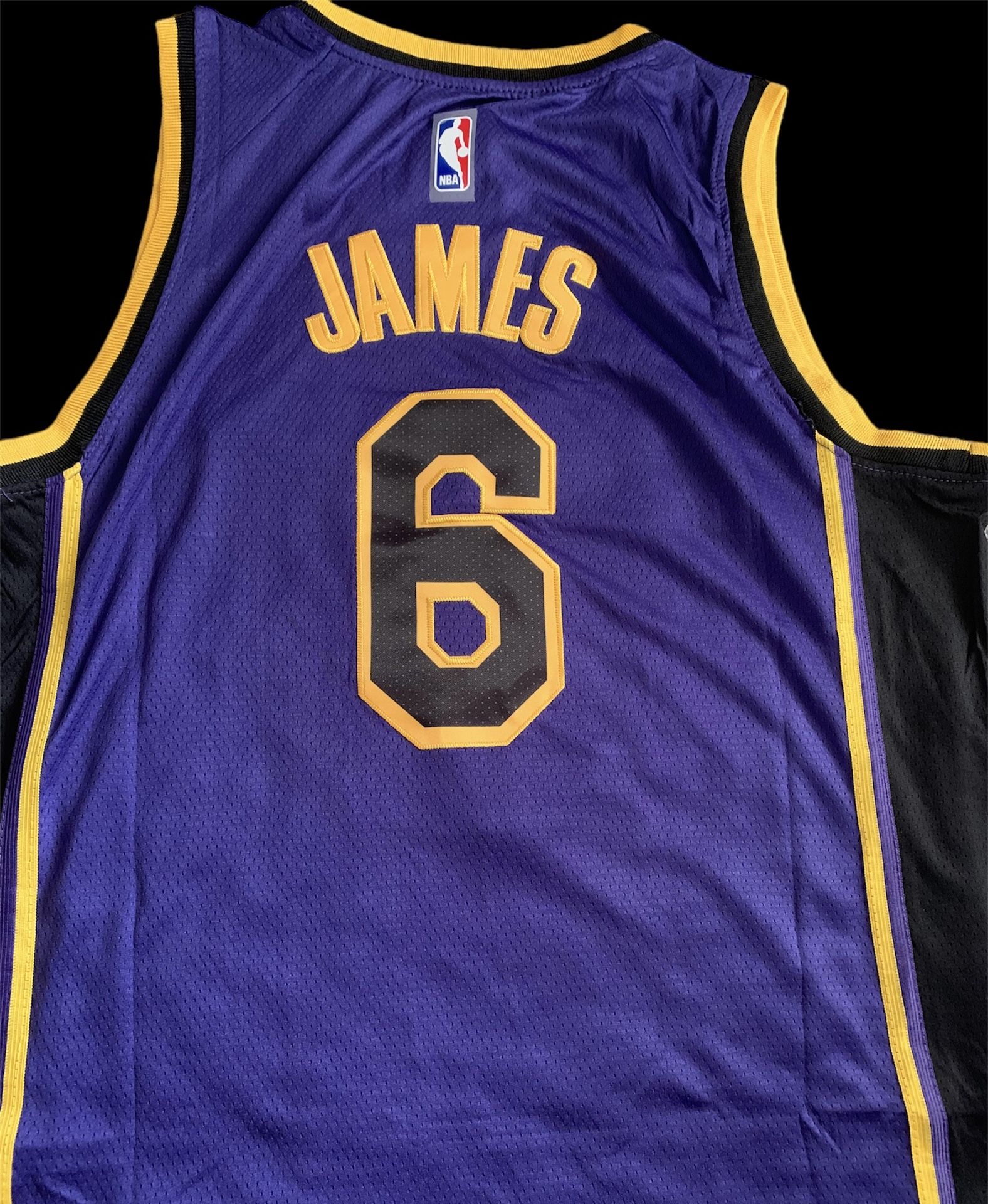 NWT Never Worn Los Angeles Lakers Lebron James Jersey Size 2XL. for Sale in  Garfield Heights, OH - OfferUp