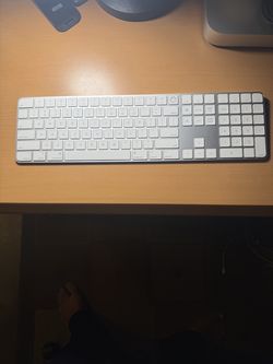 Apple Magic Keyboard with Touch ID and Numeric Keypad — Silver, Excellent