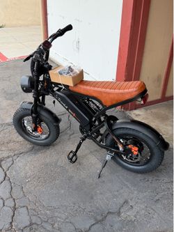 Electric Bike, with a Peak Motor Power of 749W, a Top Speed Ranging from 20 Mph , Equipped with a 48V /18AH Battery, Offering a Range of 35 Miles, And