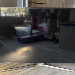 Samsung 43” UHD 4K Smart TV — Excellent Condition