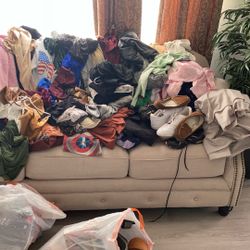 Mucha Ropa De Mujer  Todo Un Precio