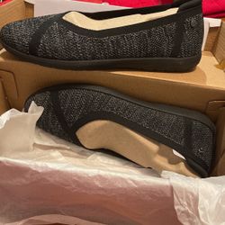 SKETCHERS BLACK FLATS