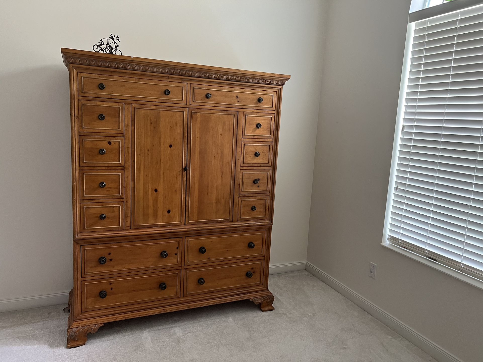Ethan Allen Hutch / Dresser