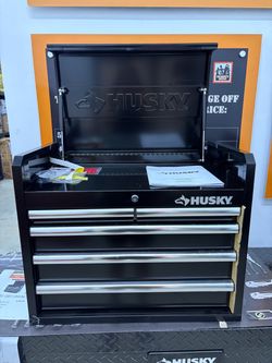 BRAND NEW AND PERFECT Shop Husky Tool Storage 26 in. W x 16 in. D 5-Drawer Gloss Black Top Tool Chest
