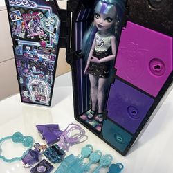 Monster high doll 