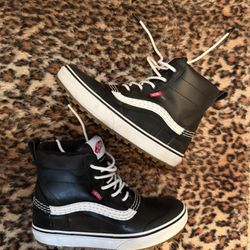 Women’s Size 10 Vans Boots Winter Shoes 