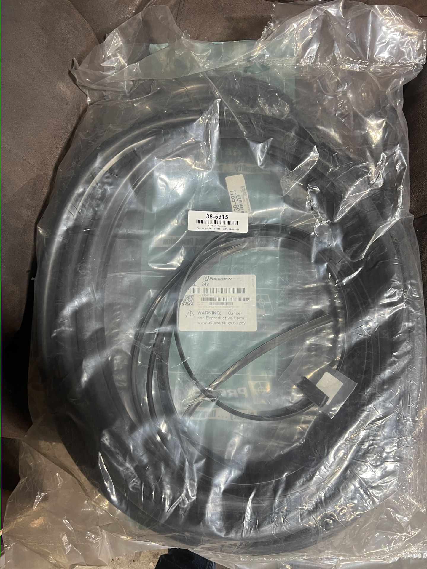 73-87 C10 Windshield Rubber Kit w/Black Trim.