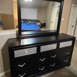 7 drawer BLACK DRESSER W/ MIRROR
