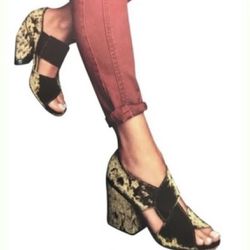 Never worn!  Cabi Interlock Earthy Moss Green Velvet Peep Toe Block Heel Shoes size 8.5