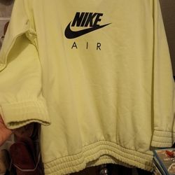 nike sweatshirt