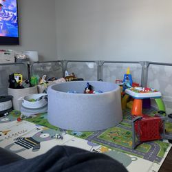 Skip Hop Expandable Baby Gate, Playview Enclosure, Silver Lining Cloud