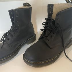 Dr Martens Serena Black Leather Boots Fur Lined  Women’s Size 8