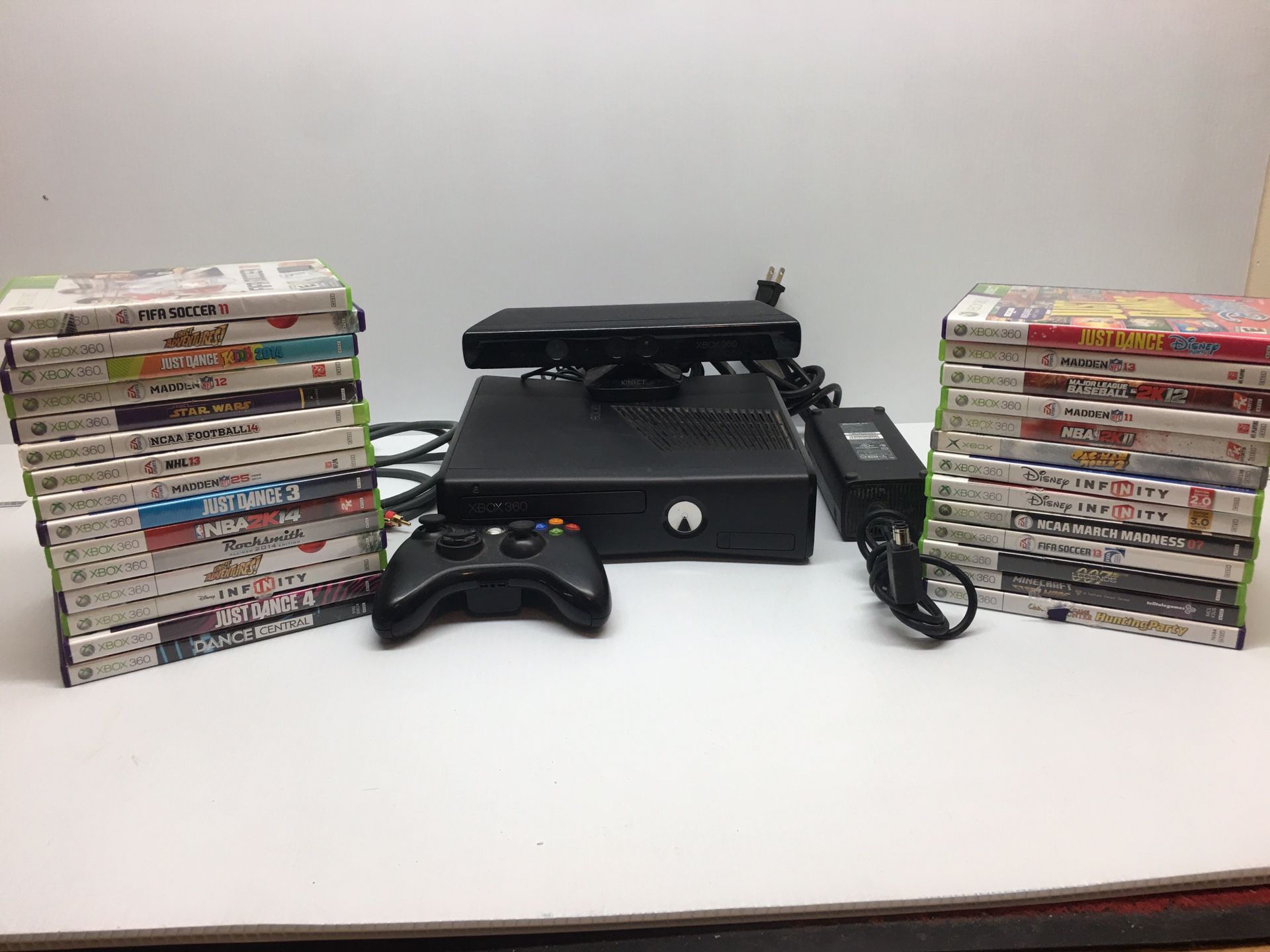 Microsoft Xbox 360 S with Kinect 250GB Glossy Black Console