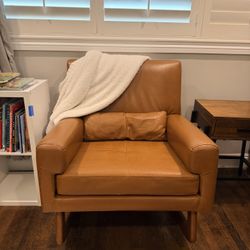 Nursery Works Sleepytime Rocker – Tan Vegan Leather | Walnut Legs