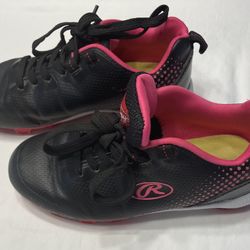 These are likely Rawlings girls' youth softball or baseball cleats,