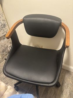 Black Desk Chair