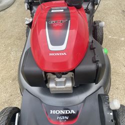 HONDA HRN 216 VKA 21 In 167cc SELF PROPELLED 3 in ONE LAWN MOWER GCV 170 for Sale in Simpsonville SC OfferUp