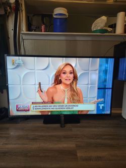 55"Vizio Old Smart Tv Has Some white Spot as Seen on Ct but still Watchable