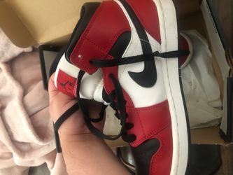 Air Jordan mid 1s size 8