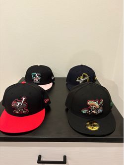 BRAND NEW 7 1/2 NEW ERA FITTEDS