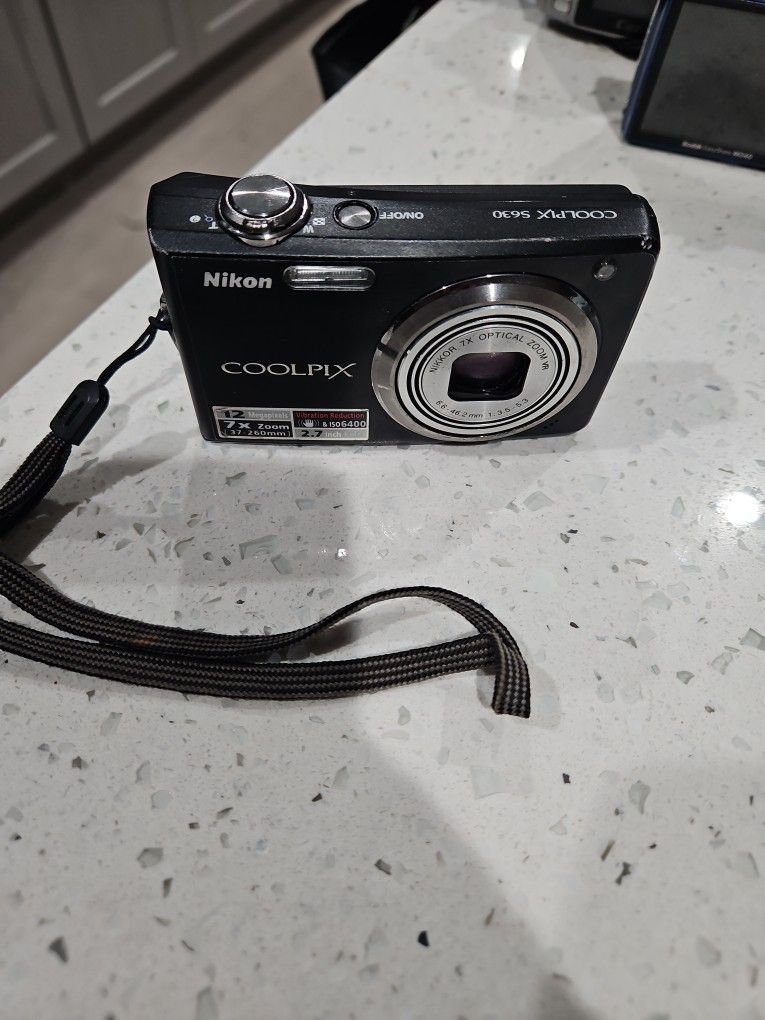 For Parts - Nikon coolpix s630 nikkor 7x optical zoom vr