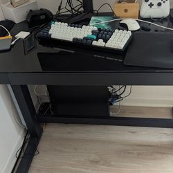 Adjustable height standing desk