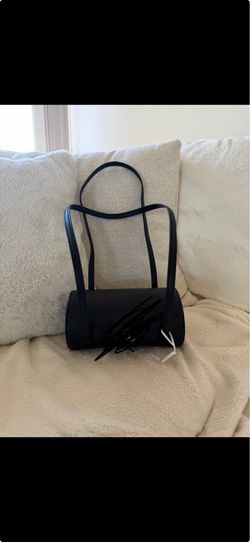 black leather barrel bag super chiccc