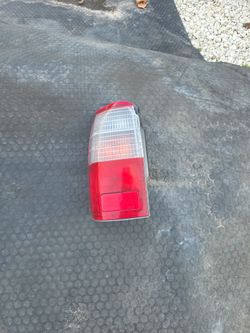 Toyota 4runner 2000 Left Driver Side Tail Light