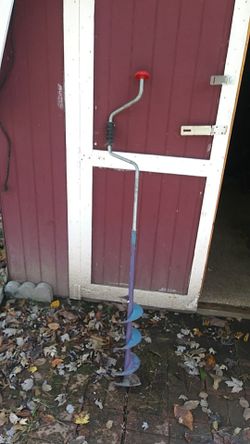 Ice fishing auger