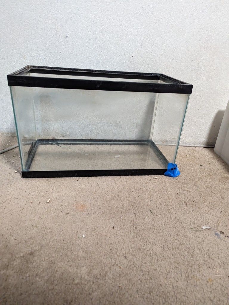 10 Gallon Aquarium/Fish Tank - Leaks 