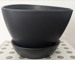 IKEA Bigarra Earthenware Planter with Saucer Black (9.5" wide, 7" tall) Indoor/Outdoor