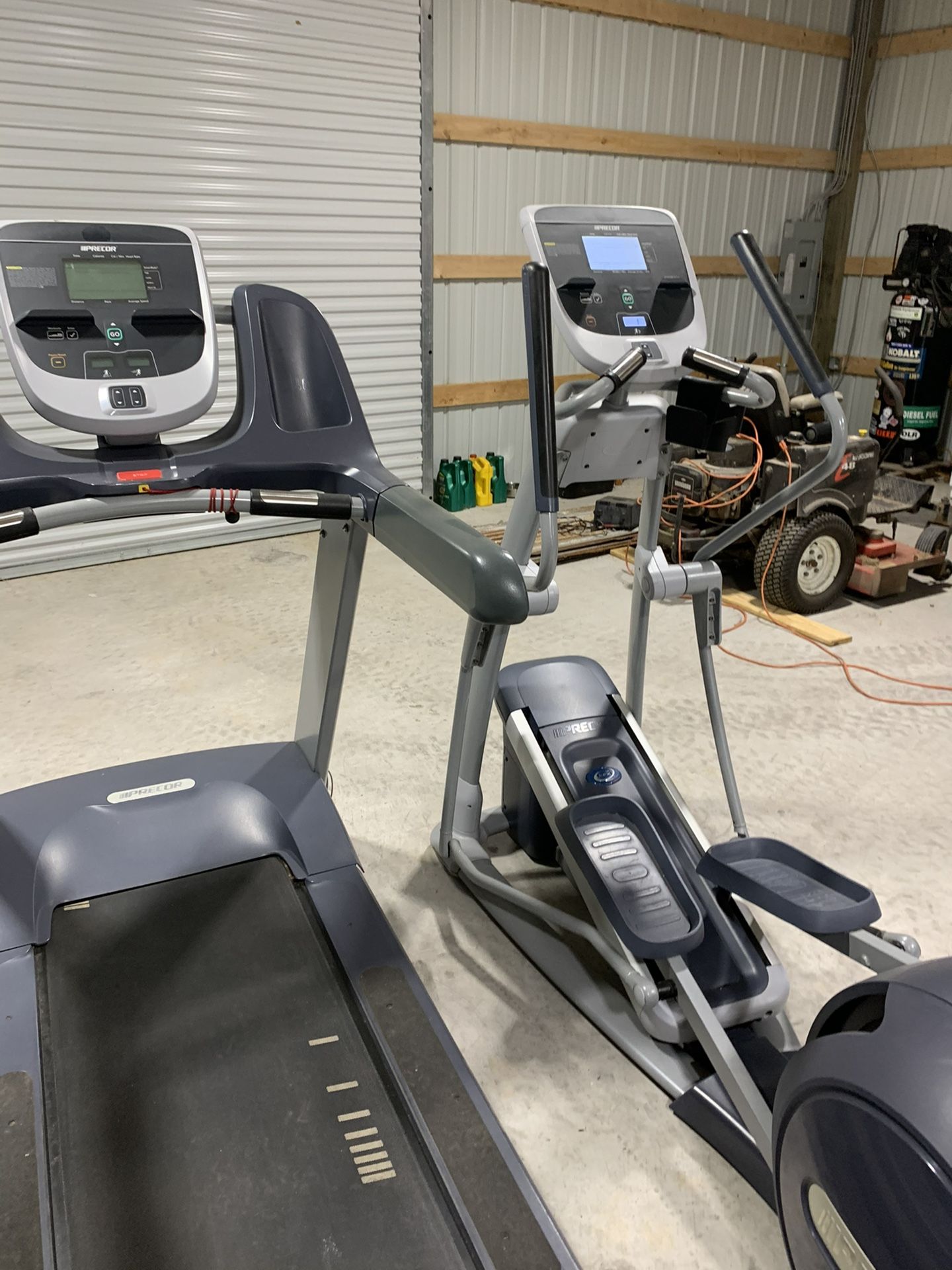 Precor Commercial EFX 821 Elliptical 