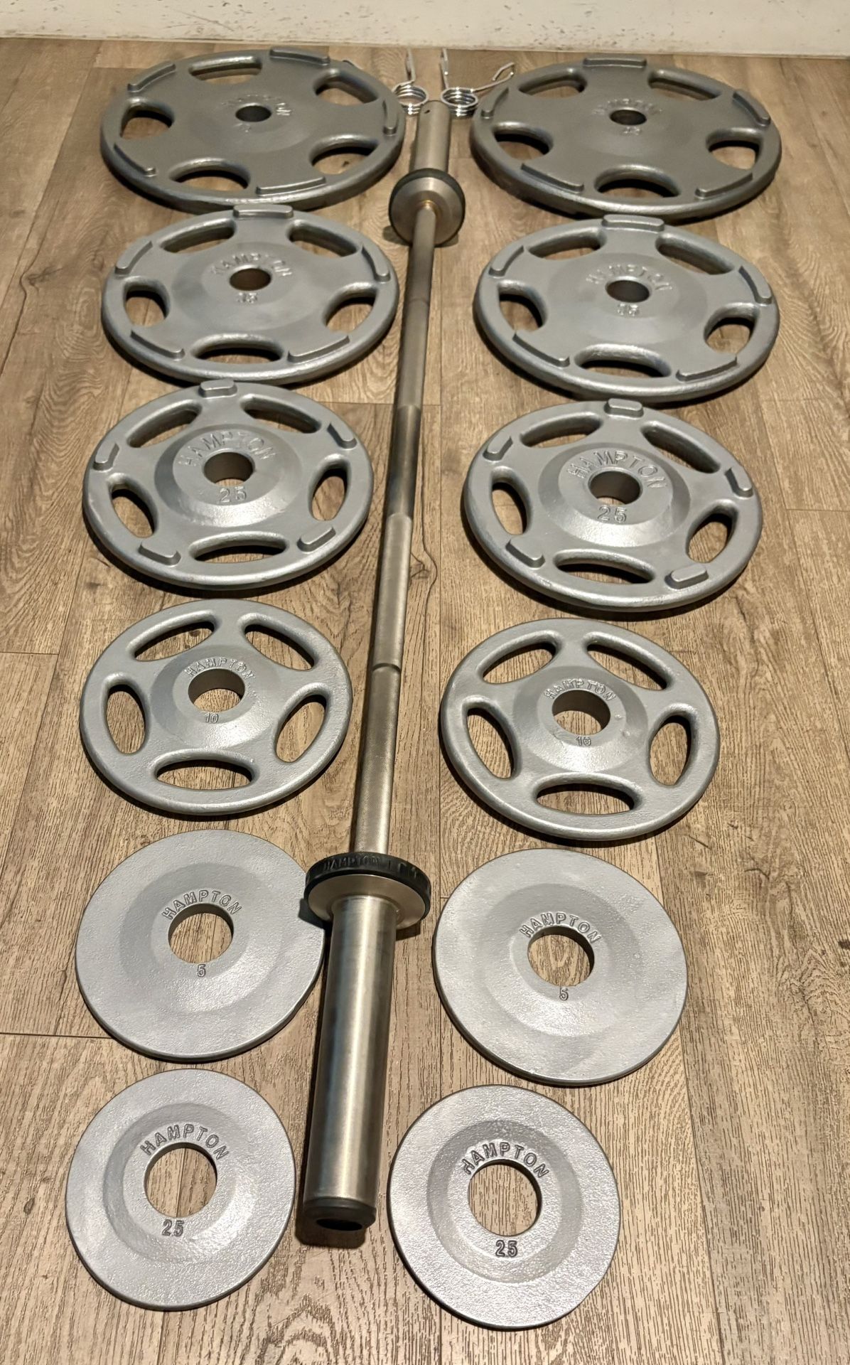 Hampton Olympic Weight Plates Full Set (45s to 2.5s) In New Condition (reconditioned) Plus Hampton 6ft Bar. Total: 283 lbs.