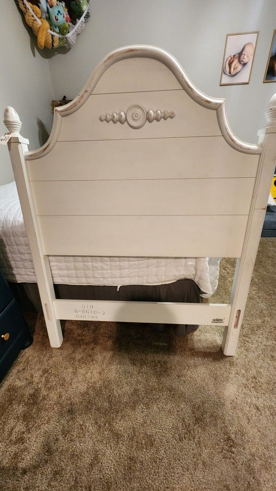 Ethan Allen Twin Bed.