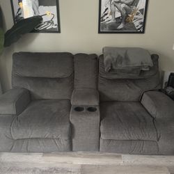 Reclining loveseat