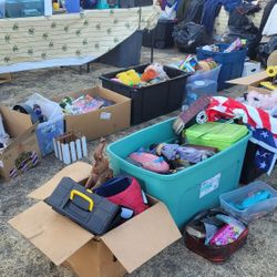 Huge Yard Sale Clearing Out Storage Units 