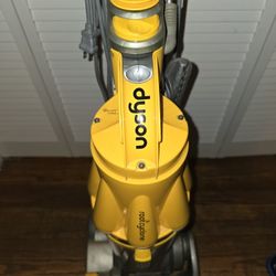 vacuum Dyson 