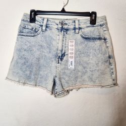 Brand New Pair Of Women's High Rise Mom Jean Shorts. Size 9/29