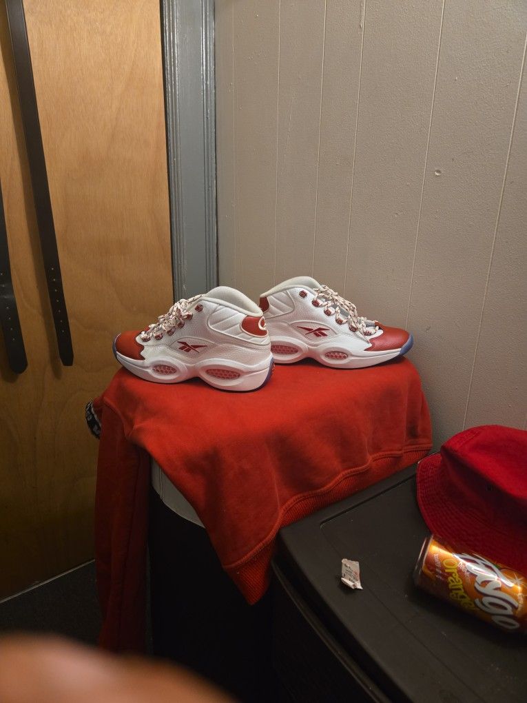 Reebok Question Mid Like New. $$40.00