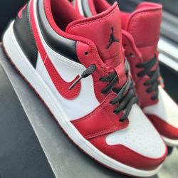 Jordan 1 Low Bulls